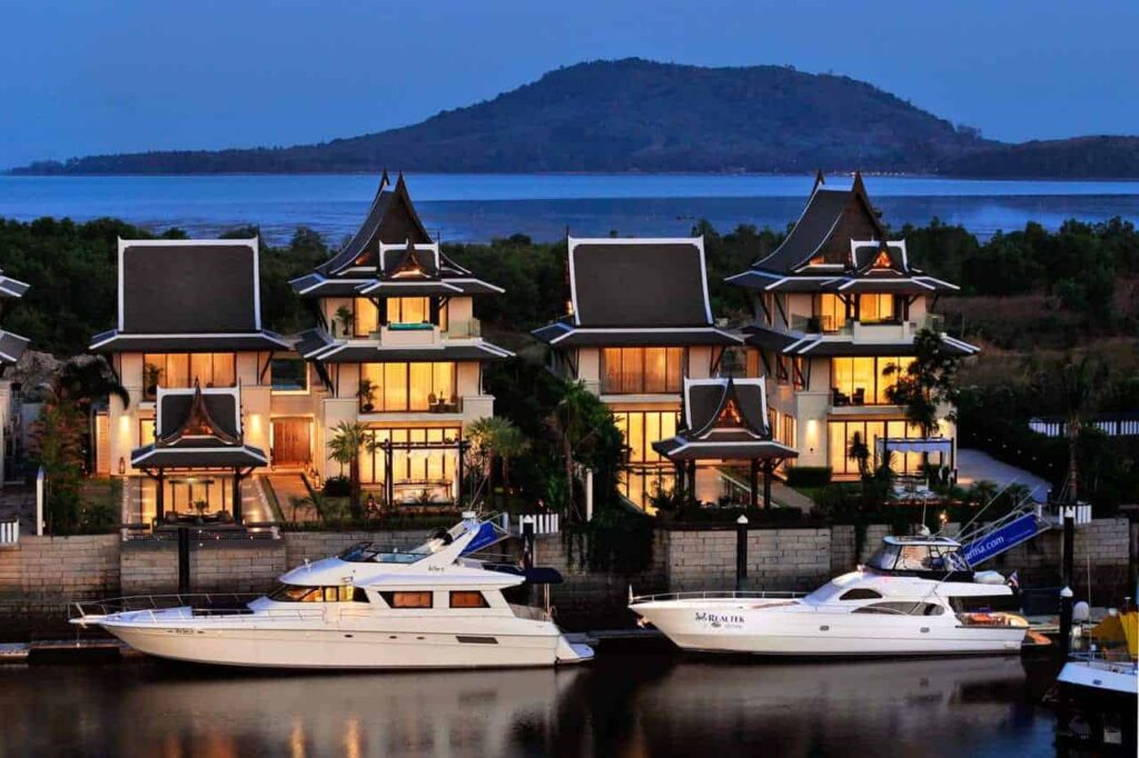 Waterfront Villas with Private Attached Yacht Berths