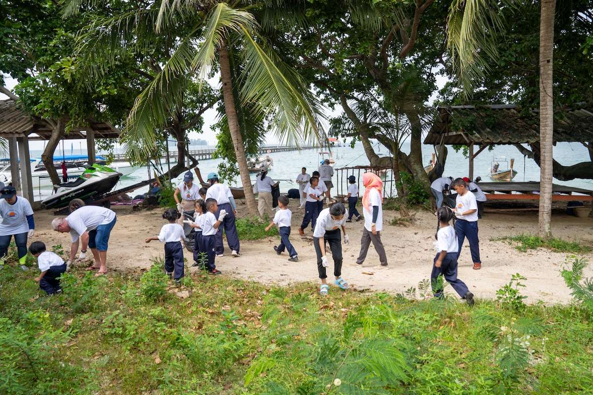 Royal Phuket Marina CSR Day – Beach Cleanup 2023-058